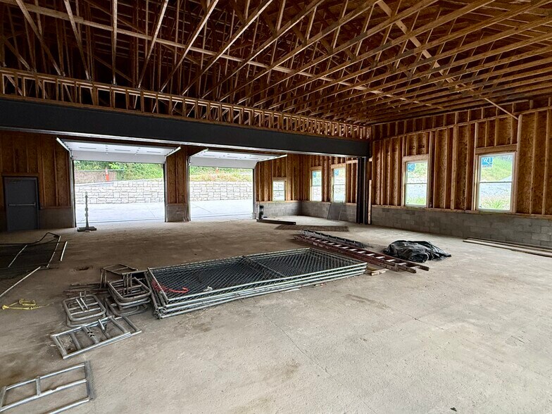 More Photos Of 1430 High St, Pittsburgh Warehouse For Lease