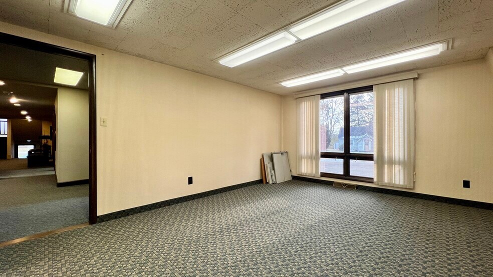 More Photos Of 2604 Sunnyside Dr, Cadillac Medical For Sale