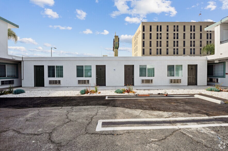 More Photos Of 2025 W 3rd St, Los Angeles Hotel For Lease