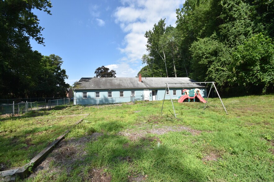 More Photos Of 194 House St, Glastonbury Daycare Center For Sale