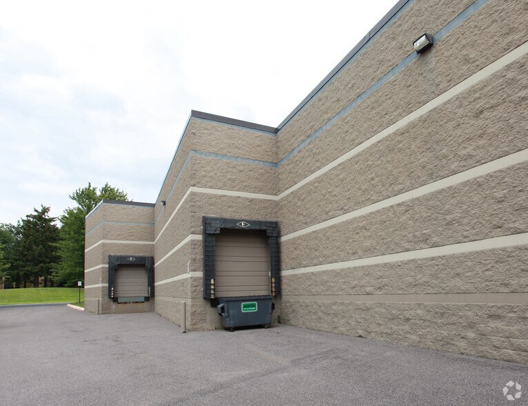 More Photos Of 925 N Boone Ave, Golden Valley Manufacturing For Lease