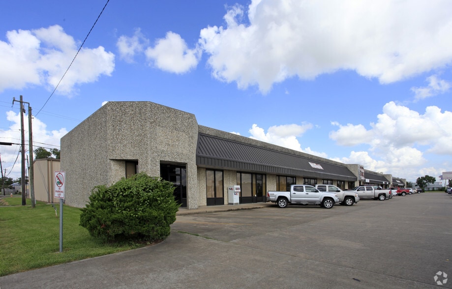 More Photos Of 400 N 11th St, La Porte Unknown For Lease