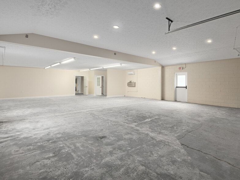 More Photos Of 732 Jonesborough St, Hendersonville Warehouse For Sale
