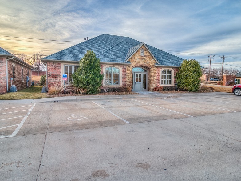More Photos Of 1000 NW 139th Street Pky, Oklahoma City Office For Lease