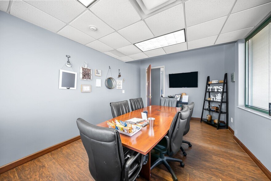 More Photos Of 112 Center Ct, Clarksville Office Residential For Sale