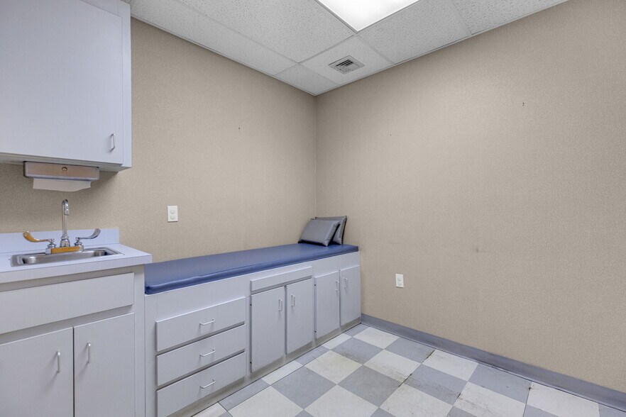 More Photos Of 60 Westwood Ave, Waterbury Medical For Sale