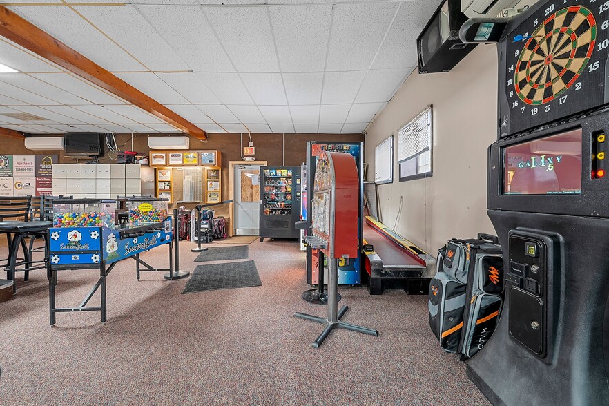 More Photos Of 326 Main St, Wausaukee Bowling Alley For Sale