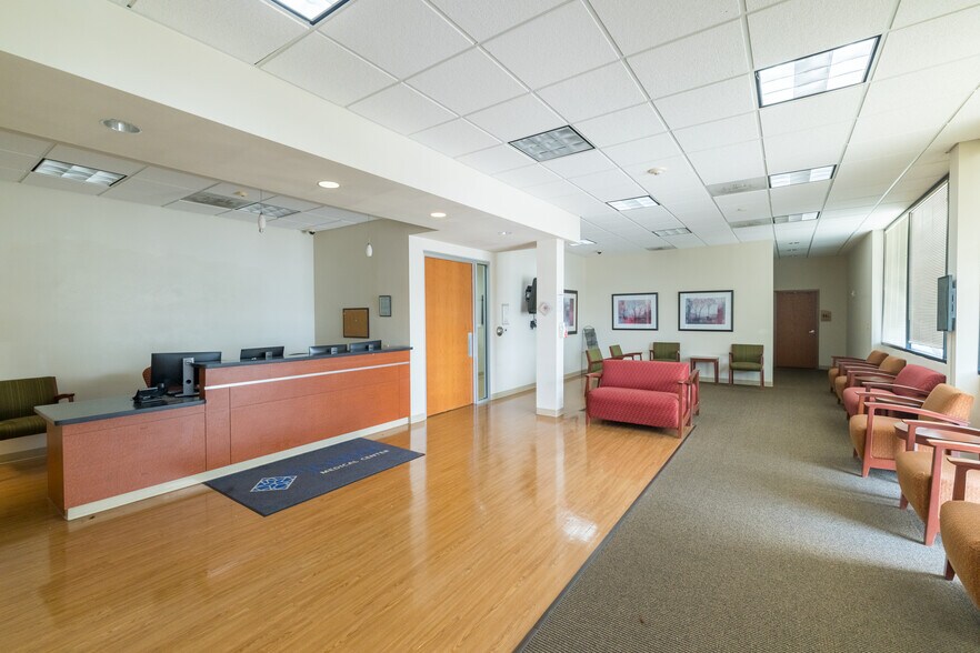 More Photos Of 2610 W Sam Houston Pky S, Houston Office For Sale
