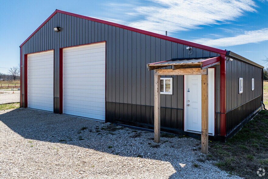 More Photos Of 64 Paradise Rd, Strafford Light Manufacturing For Sale