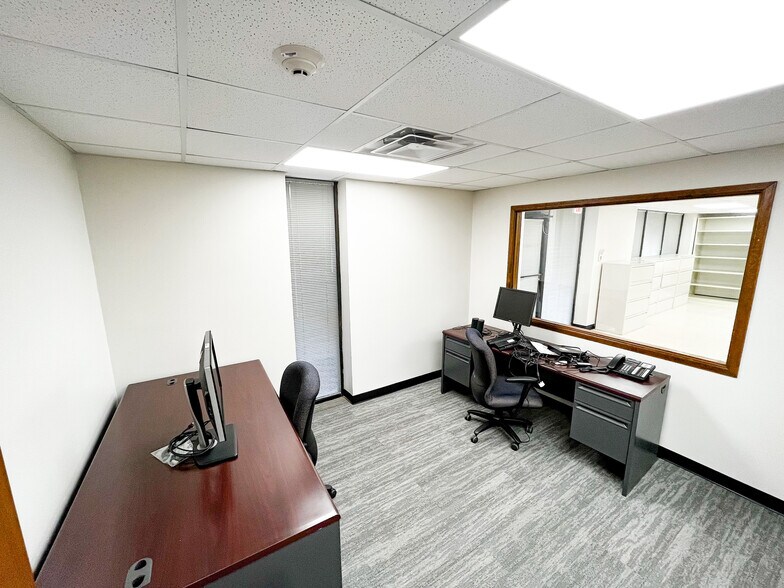 More Photos Of 7 E Industrial Loop, Midland Warehouse For Sale