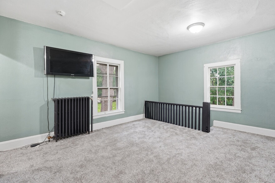 More Photos Of 2200 W Memorial Dr, Janesville Hospitality For Sale