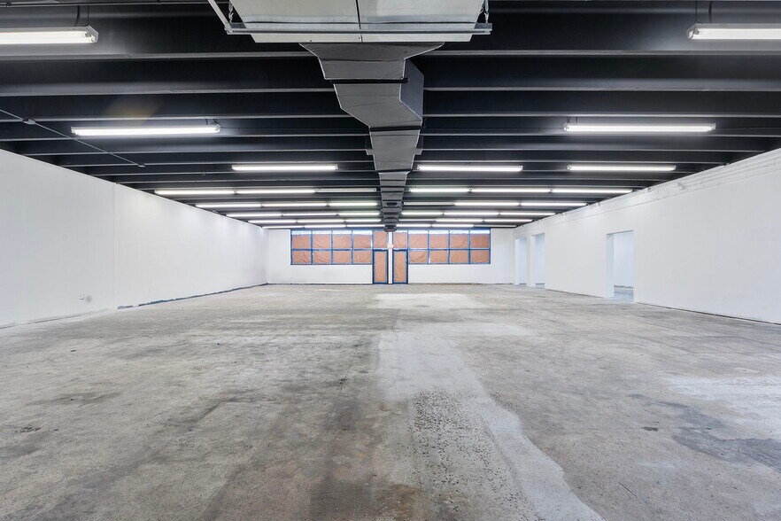 More Photos Of 3156 S Congress Ave, Palm Springs General Retail For Sale