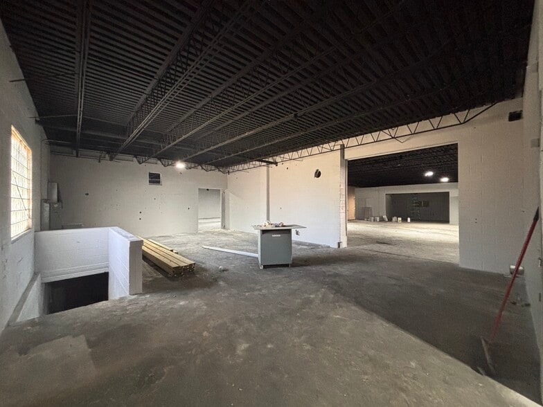 More Photos Of 1017 S Logan St, Mishawaka Manufacturing For Lease