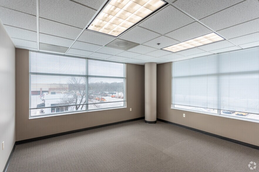 More Photos Of 7171 W 95th St, Overland Park Unknown For Lease