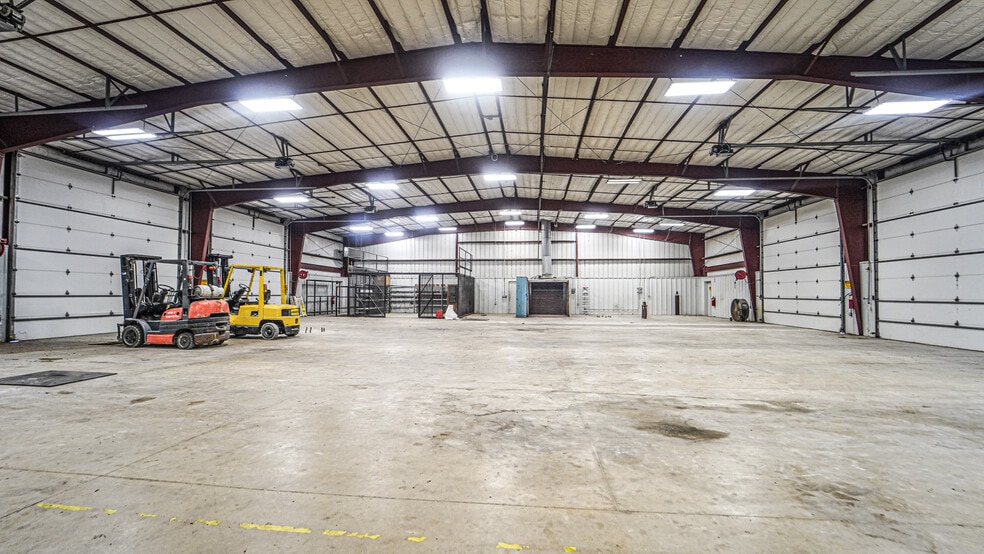 More Photos Of 5500 SW Moody St, Victoria Manufacturing For Sale