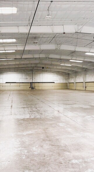 More Photos Of 16500 Vincennes Ave, South Holland Warehouse For Sale