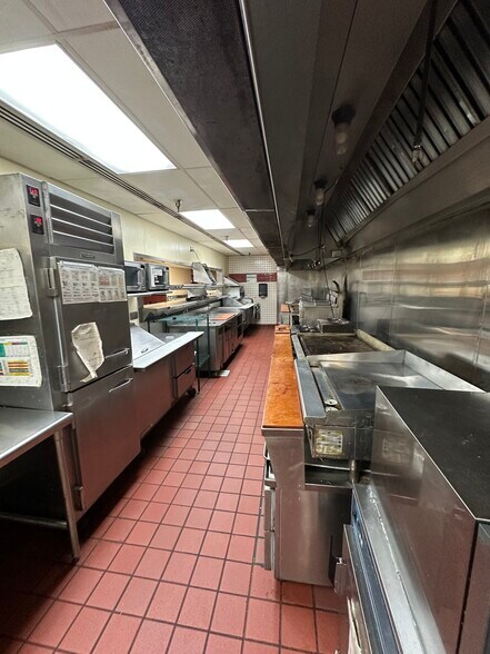 More Photos Of 2010 Overland Ave, Billings Restaurant For Sale