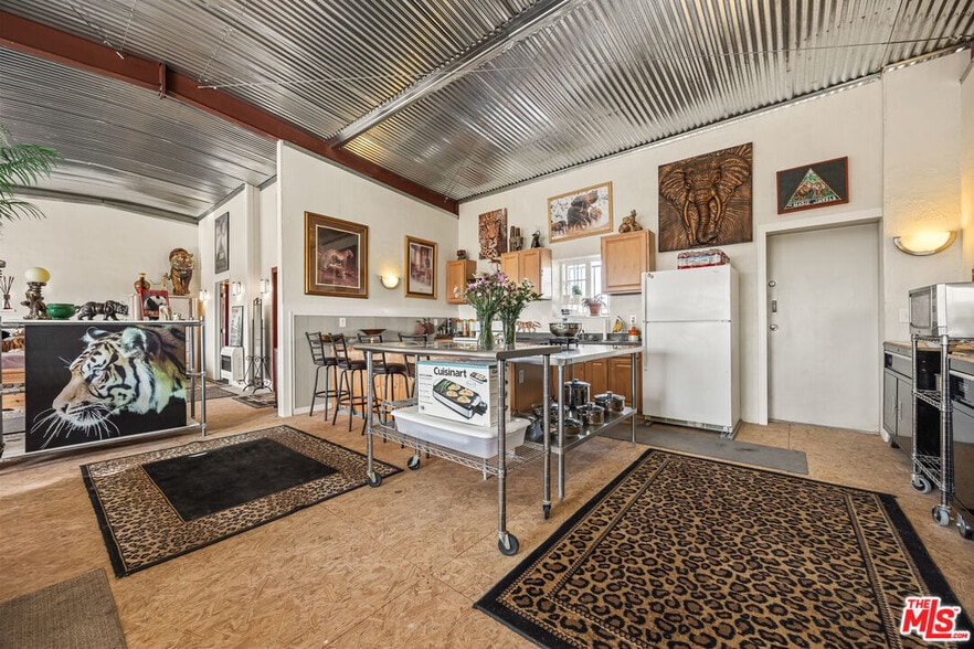 More Photos Of 9025 Camp Rock Rd, Lucerne Valley Veterinarian Kennel For Sale