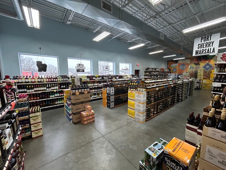 More Photos Of 49 Fall River Ave, Rehoboth Freestanding For Sale