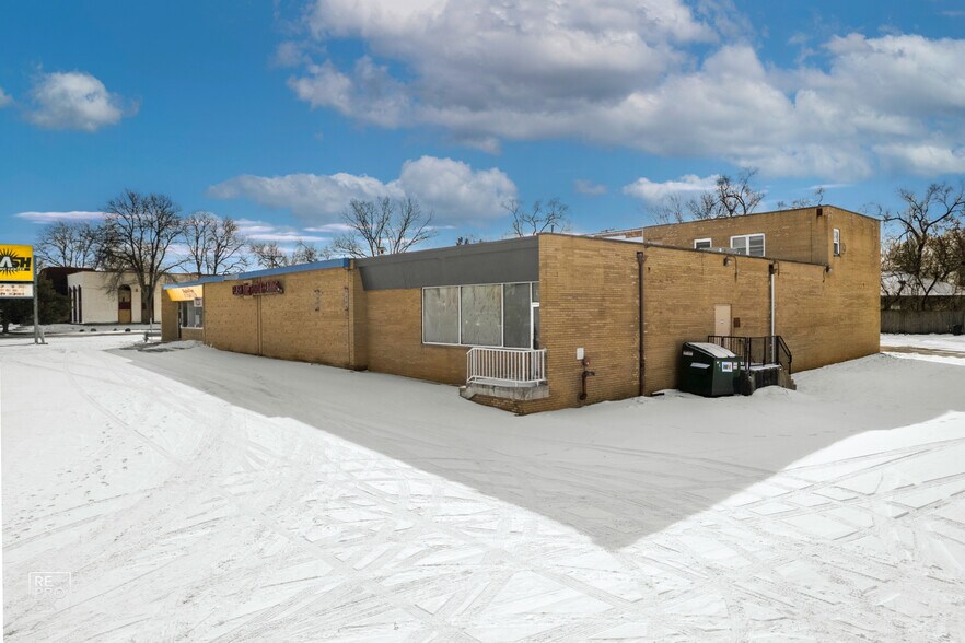 More Photos Of 1720-1724 N Rand Rd, Palatine Freestanding For Sale