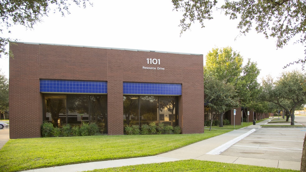 More Photos Of 1100 Jupiter Rd, Plano Showroom For Lease