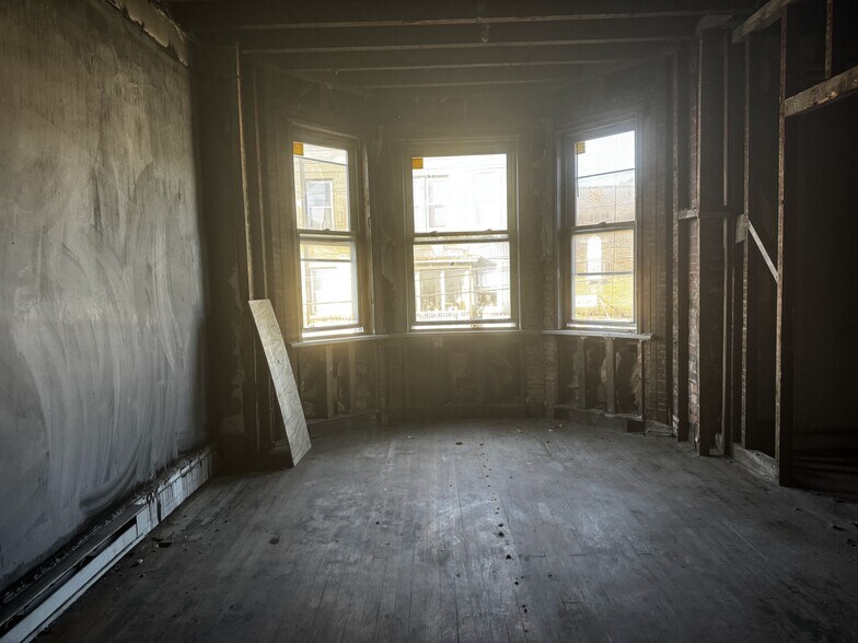 More Photos Of 109 S Main St, Nazareth Storefront Retail Residential For Sale