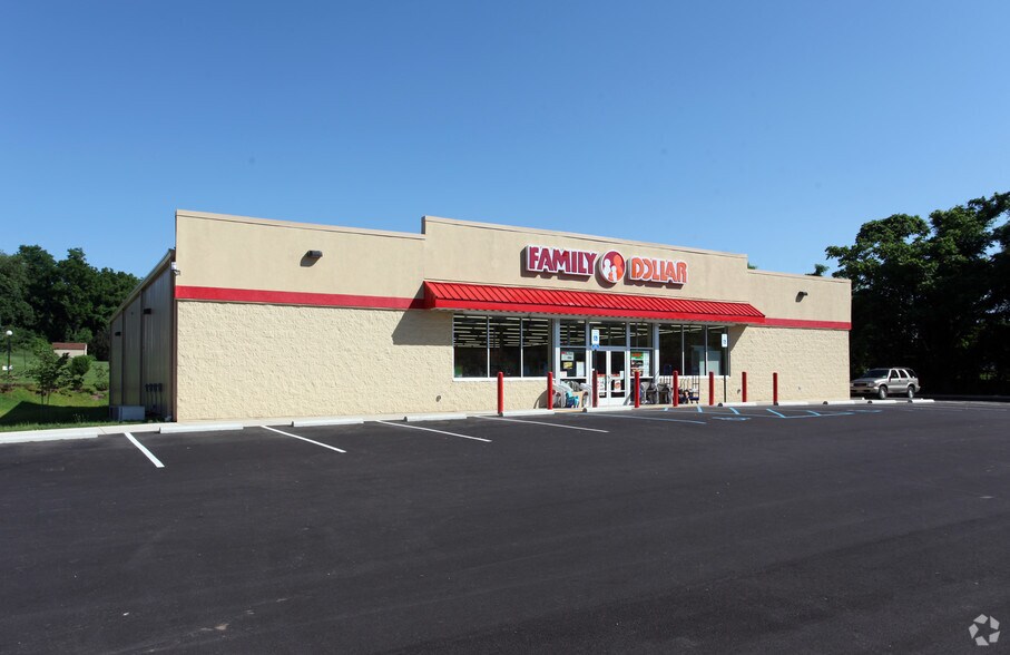 More Photos Of 1080 Susquehanna Trl, Liverpool Freestanding For Sale