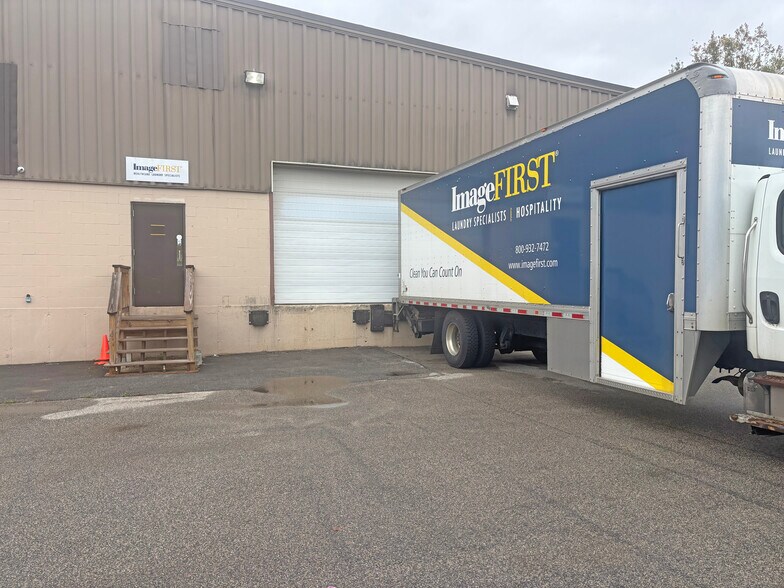 More Photos Of 270 West Rd, Portsmouth Warehouse For Lease