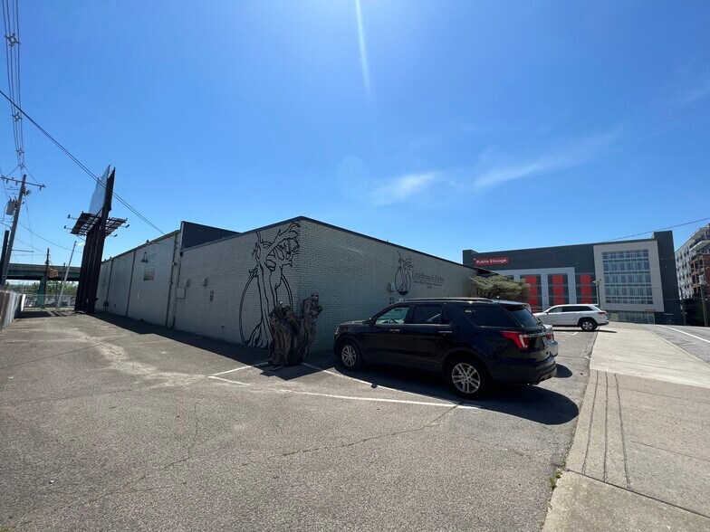 More Photos Of 901 2nd Ave S, Nashville Warehouse For Lease