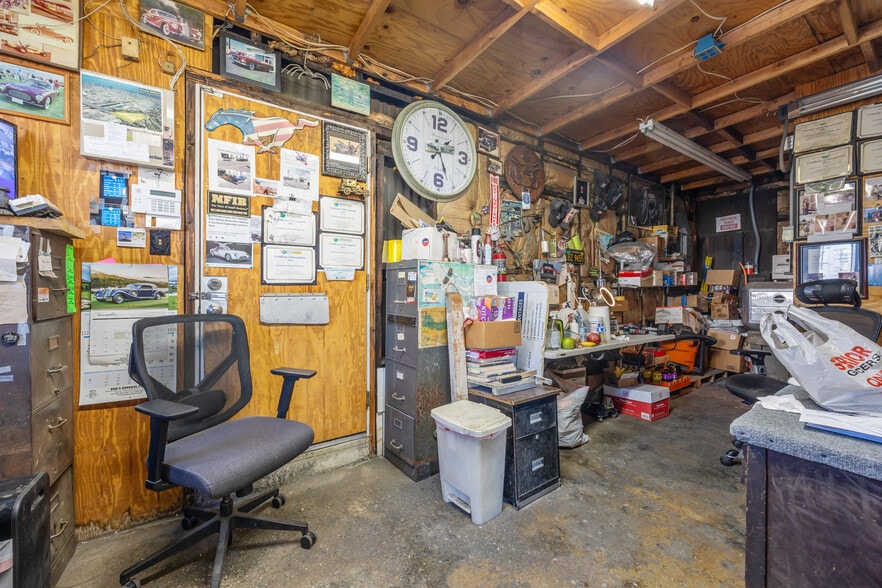 More Photos Of 2455 E 52nd St, Los Angeles Warehouse For Sale