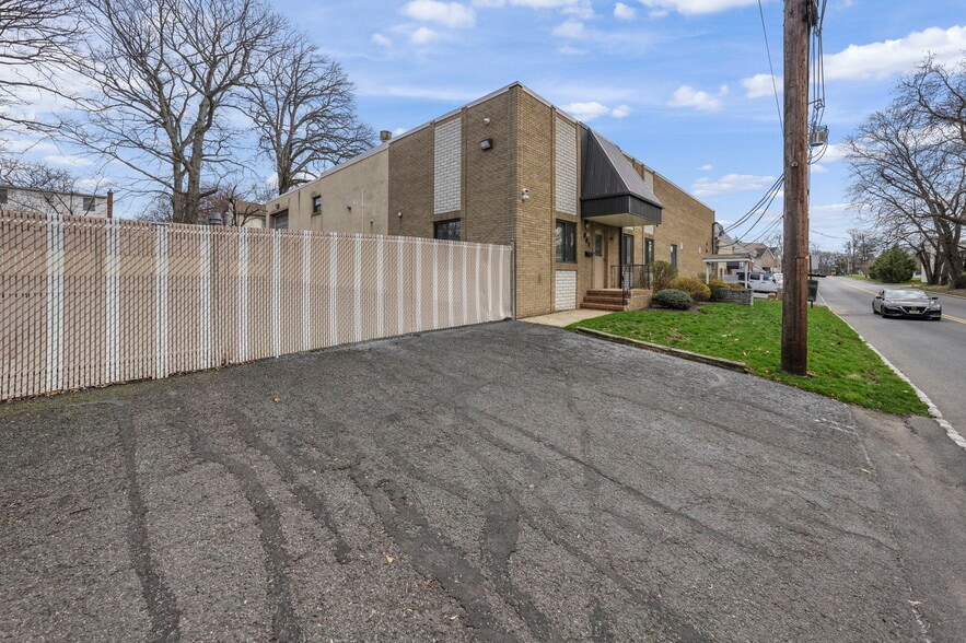 More Photos Of 801 Jerusalem Rd, Scotch Plains Warehouse For Lease