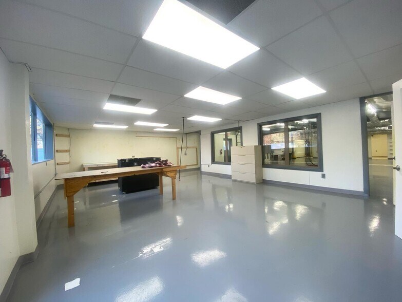 More Photos Of 213 State Park Rd, Troutman Warehouse For Lease