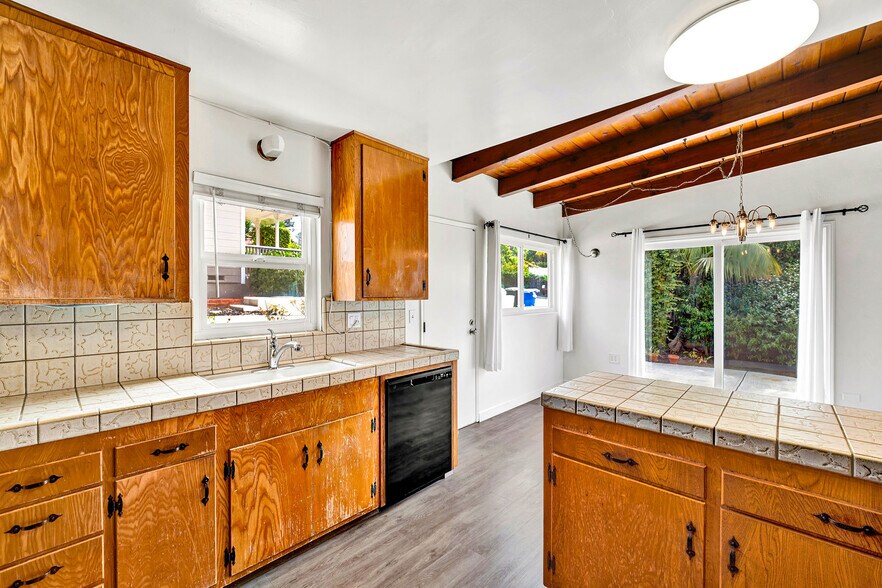 More Photos Of 330 9th St, Del Mar Apartments For Sale