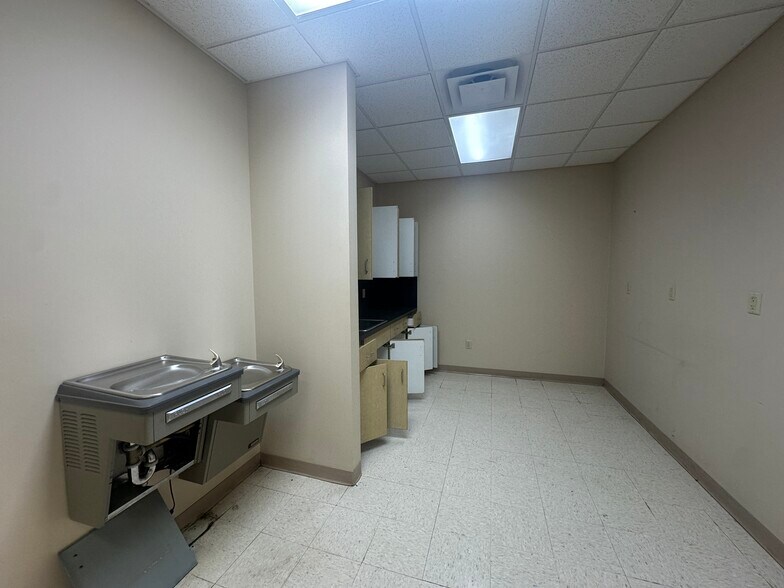 More Photos Of 645 Lucy Black Rd, Bolivar Office Residential For Sale