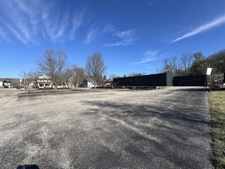 More Photos Of 465 E Main St, Batavia Warehouse For Lease