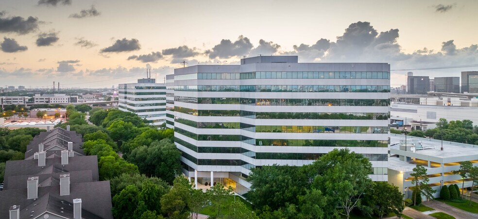 More Photos Of 4828-4888 Loop Central Dr, Houston Unknown For Lease