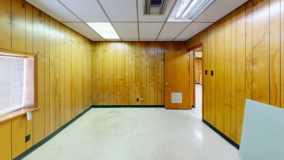 More Photos Of 308 Texas Ave, Eunice Warehouse For Sale