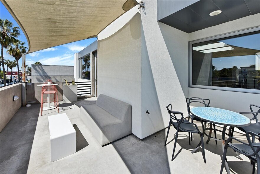 More Photos Of 1319 Abbot Kinney Blvd, Venice Loft Creative Space For Lease