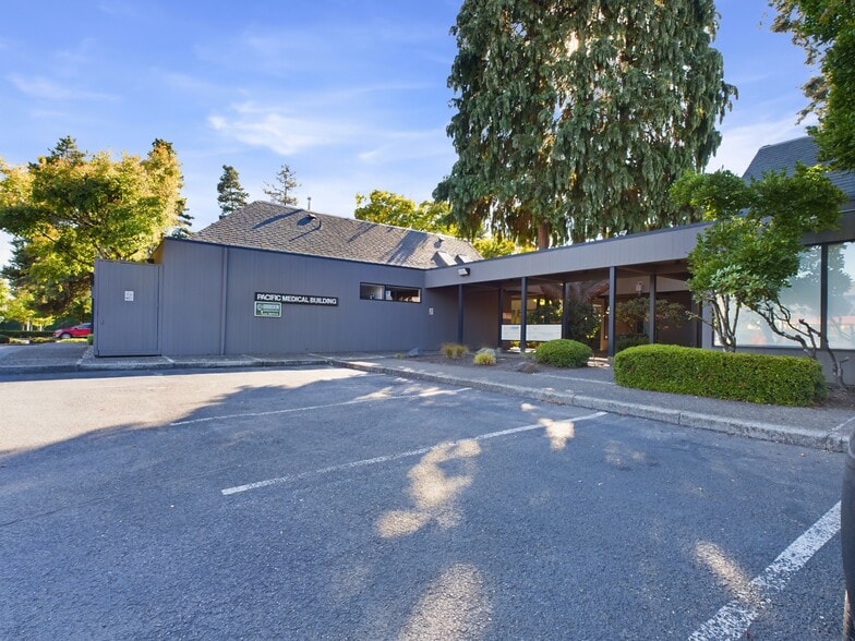 Primary Photo Of 545 SE Oak St, Hillsboro Medical For Sale