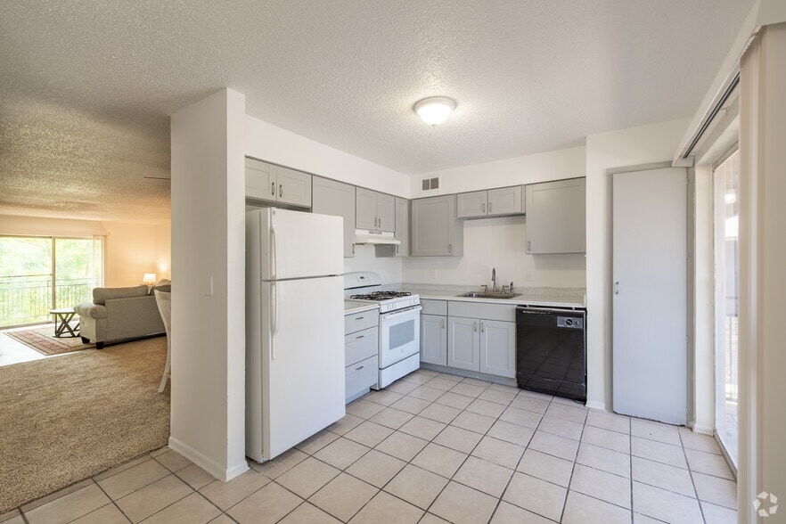 More Photos Of 7314-100 Oak Manor Dr, San Antonio Apartments For Sale