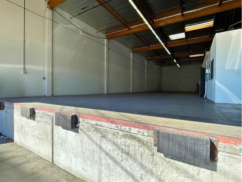 More Photos Of 4605-4631 S Alameda St, Los Angeles Unknown For Lease