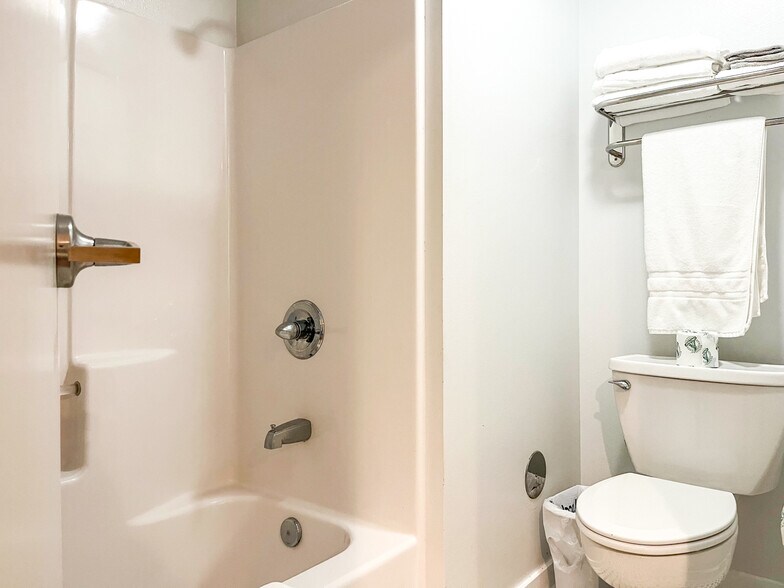 More Photos Of 416-418 Mississippi St, Donaldsonville Hotel For Sale