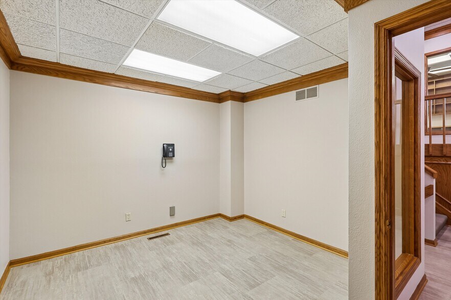 More Photos Of 535 Main St, Ames Office For Lease