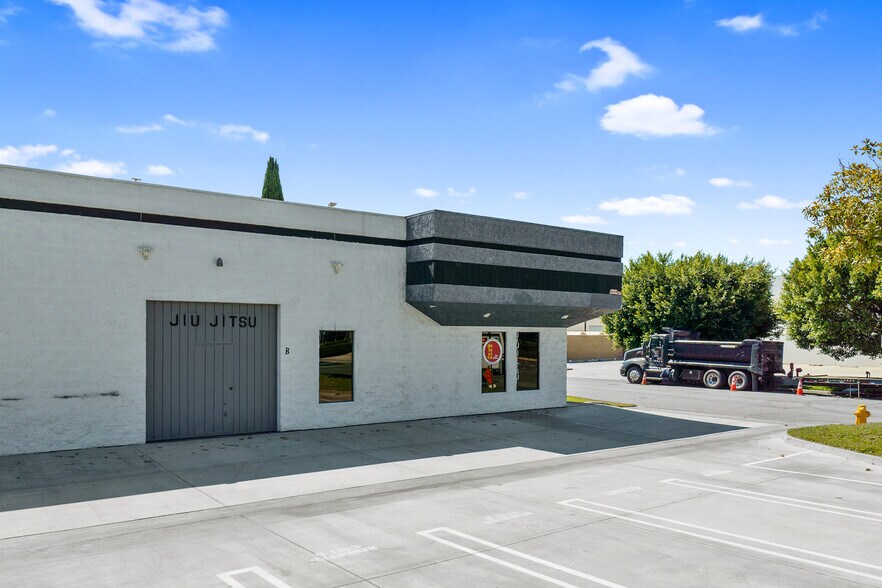 More Photos Of 5482 Business Dr, Huntington Beach Manufacturing For Lease