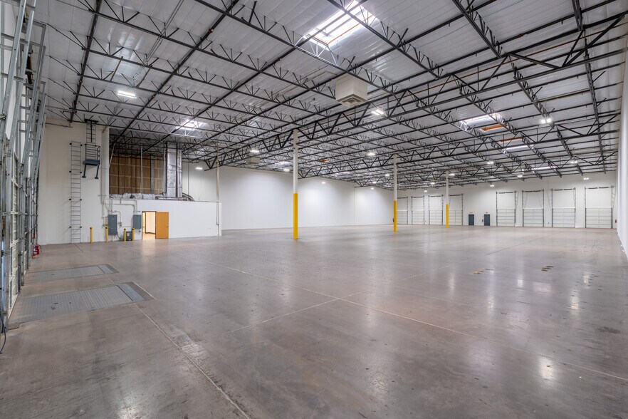 More Photos Of 1250 E Hadley St, Phoenix Distribution For Lease