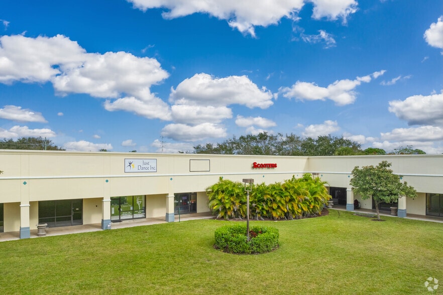 More Photos Of 8767-8961 SE Bridge Rd, Hobe Sound Unknown For Lease