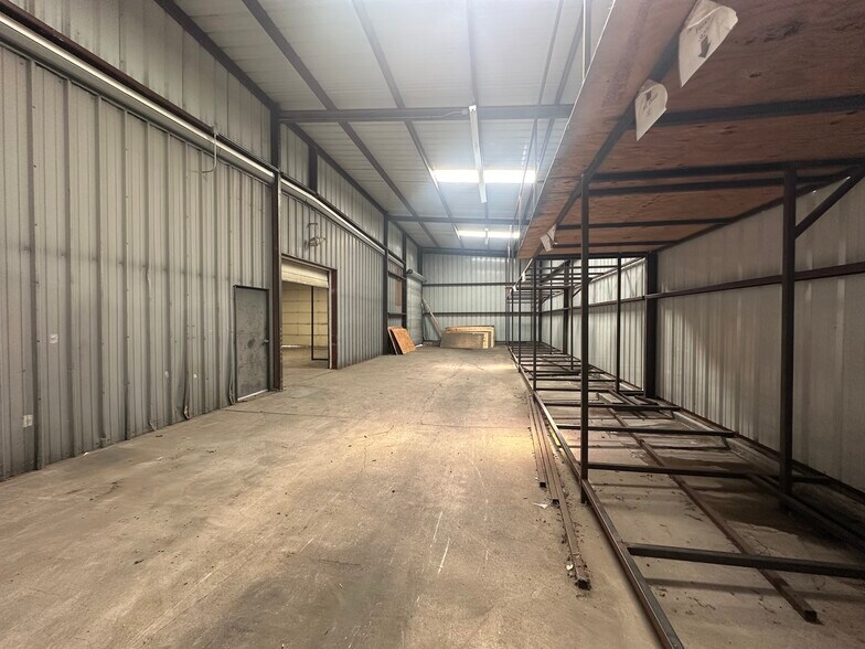More Photos Of 2421 Thomas Rd, Haltom City Warehouse For Sale