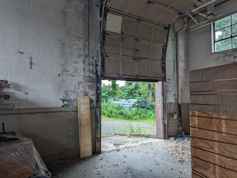 More Photos Of 770 Wethersfield Ave, Hartford Manufacturing For Lease