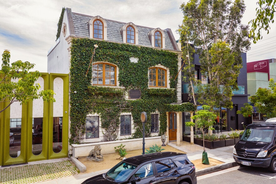 More Photos Of 8752 Holloway Dr, West Hollywood Loft Creative Space For Lease