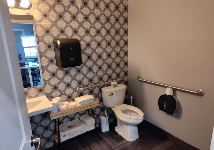 More Photos Of 2625 Stonewood Park Loop, Land O' Lakes Loft Creative Space For Lease